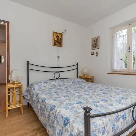 Elisena Apartment *