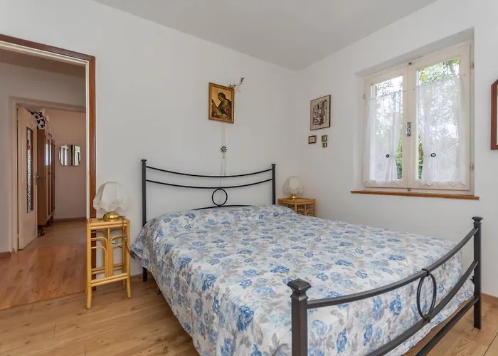 Elisena Apartman *